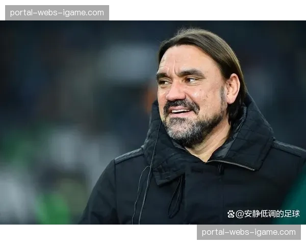 特写:终场哨响,伯恩利主帅孔帕尼呆立教练席,球队深陷降级区 特写:终场哨响,伯恩利主帅孔帕尼呆立教练席,球队深陷降级区